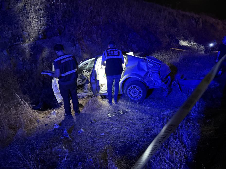 Şanlıurfa'da Feci Kaza: Otomobil Şarampole Devrildi, 3 Kişi Hayatını Kaybetti