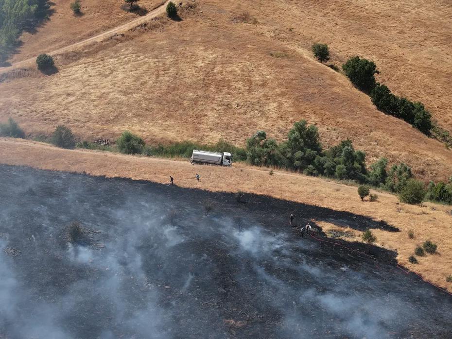 Tunceli’de otluk yangını ormanlık alana sıçramadan kontrol altına alındı