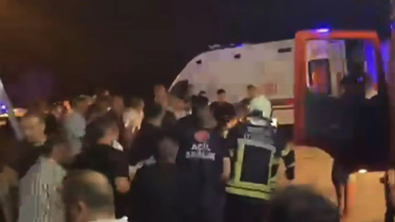 Bartın'da Trafik Kazası: Minibüs ve Otomobil Çarpıştı, 11 Kişi Yaralandı