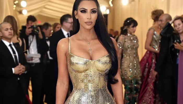 Tüylü stil çok önemliydi!  Kim Kardashian, Eski Kocası Kanye West'in Yeni Karısı ile Karşılaştırıldığında: 'Kim Censors'