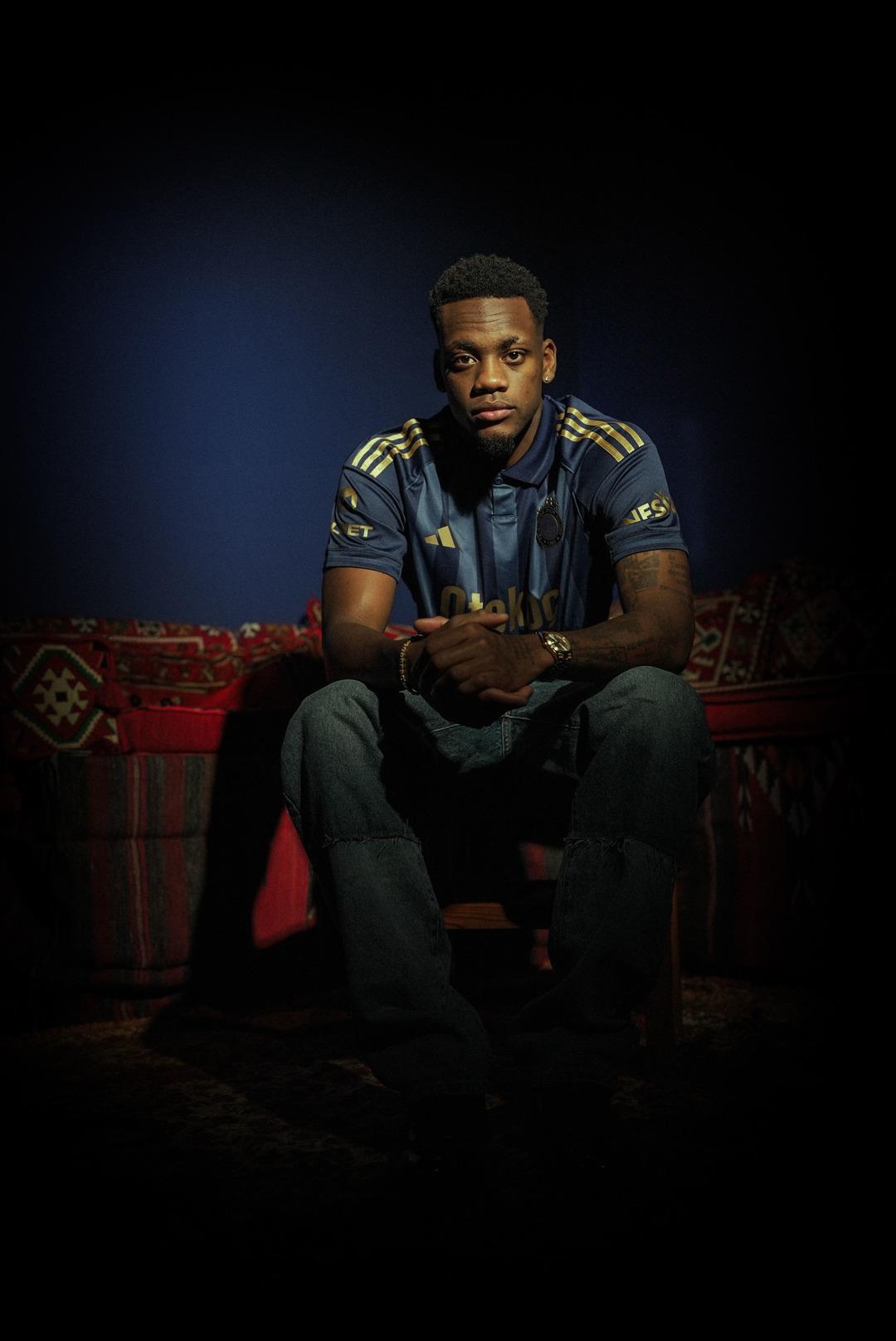 Fenerbahce Jhon Duran duyurdu! Paylaşılan fotoğrafta bulunan Emmi Deta, sosyal medyada birçok kez paylaşıldı ... 2