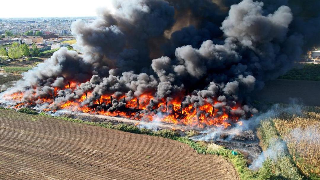 Adana'da korkunç ateş! Duman, çevredeki illerden bile gökyüzünü kapladı ... 2