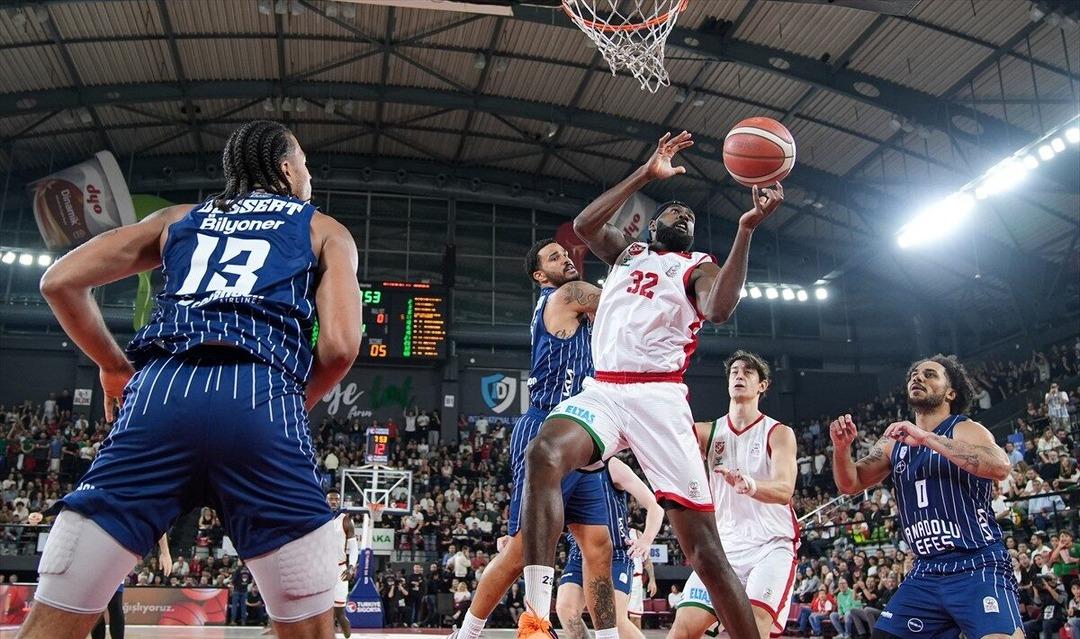 Anadolu Efes, Türkiye Sigorta Basketbol Süper Ligi'nde Karşıyaka'yı rahatlıkla mağlup etti! 2