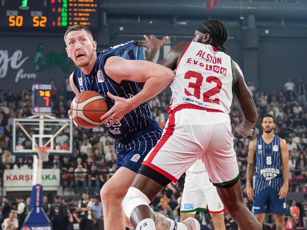 Anadolu Efes, Türkiye Sigorta Basketbol Süper Ligi'nde Karşıyaka'yı rahatlıkla mağlup etti! 3