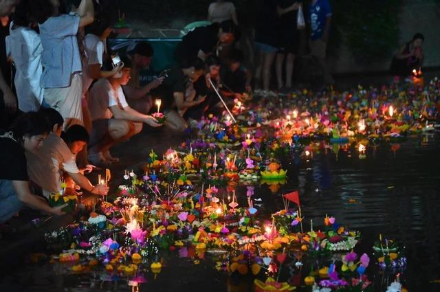 Tayland'da Yüzen Fener Festivali 4