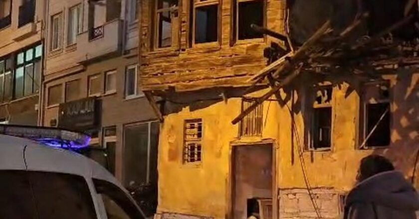 Çanakkale’de Bir Bina Kısmen Yıkıldı