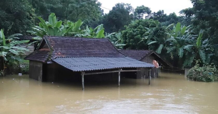 Vietnam'ı sel ve heyelan vurdu: 28 ölü