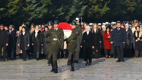 Bakan Göktaş, Anıtkabir’de kadınlarla bir araya geldi