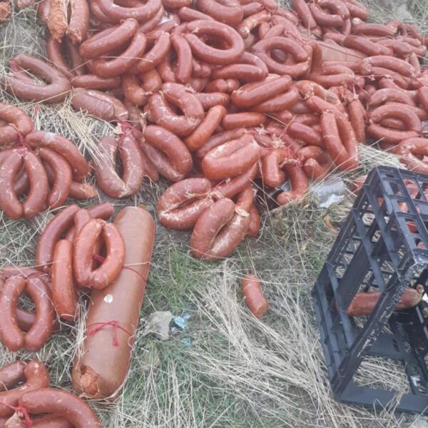 Ankara’da Yüzlerce Kilo Sucuk ve Salam Terkedilmiş Araziye Bırakıldı