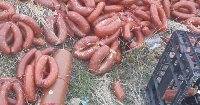 Ankara’da Yüzlerce Kilo Sucuk ve Salam Terkedilmiş Araziye Bırakıldı