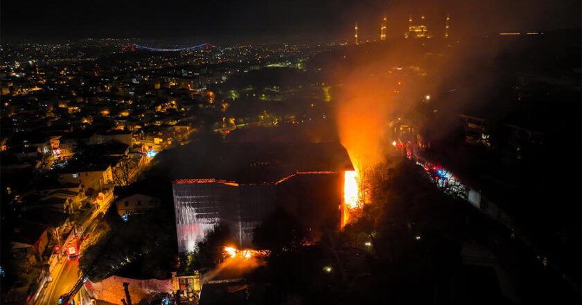 Tarihi ahşap köşkte korkutan yangın